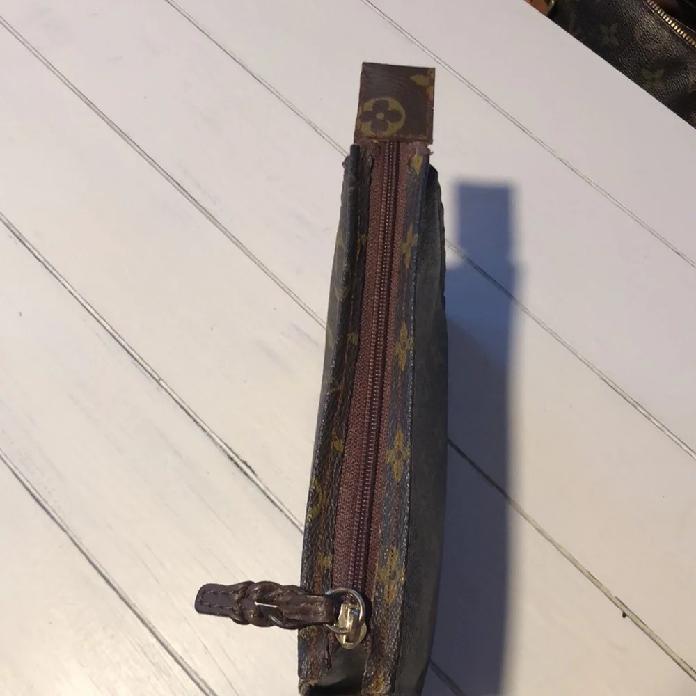 Louis Vuitton Toiletry 19 (zipper replaced) - Picture 2 of 14